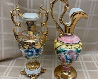 LOT 015- Pair of decorative urns approx. 15 in tall $25