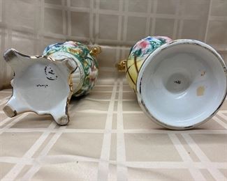 LOT 015- Pair of decorative urns approx. 15 in tall $25