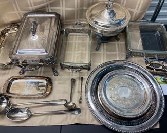 LOT 022- LOt of approx. 20 pieces of silverplate. $75
