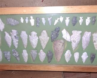 SEVERAL SHOWCASES FULL OF ARROWHEADS