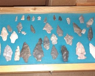 SEVERAL SHOWCASES OF ARROWHEADS