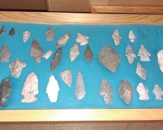 SEVERAL SHOWCASES OF ARROWHEADS
