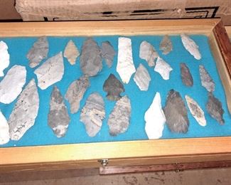 SEVERAL SHOWCASES FULL OF ARROWHEADS
