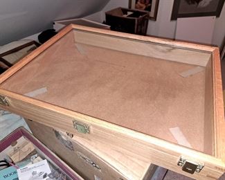 SEVERAL GLASSTOP SHOWCASES