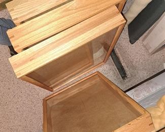 SEVERAL GLASSTOP SHOWCASES