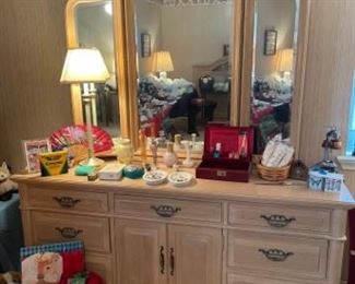 Dresser.  Immaculate condition 