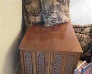 Vintage 50-60's End table.  very good condition.