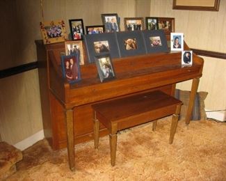 spinet piano  BUY IT NOW $ 95.00