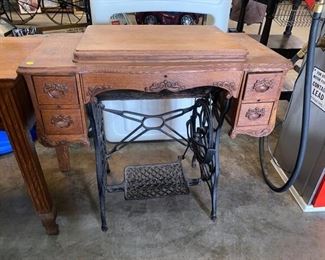 Vintage Minnesota sewing machine 