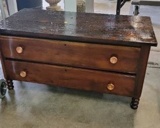 COFFEE TABLE 35.5X18.5X18"