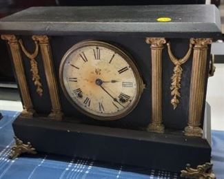 MANTLE CLOCK  no key