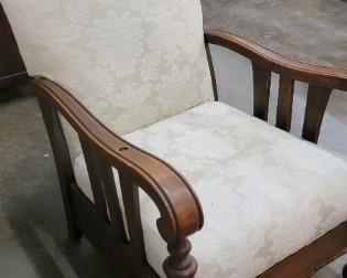 UPHOLSTERED CHAIR