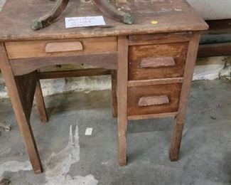 DESK 27X15X27