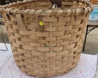 LARGE VINTAGE BASKET 19" wide 18" tall