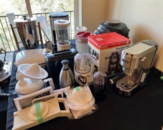 kitchen appliances, Ninja, DeLonghi espresso machine