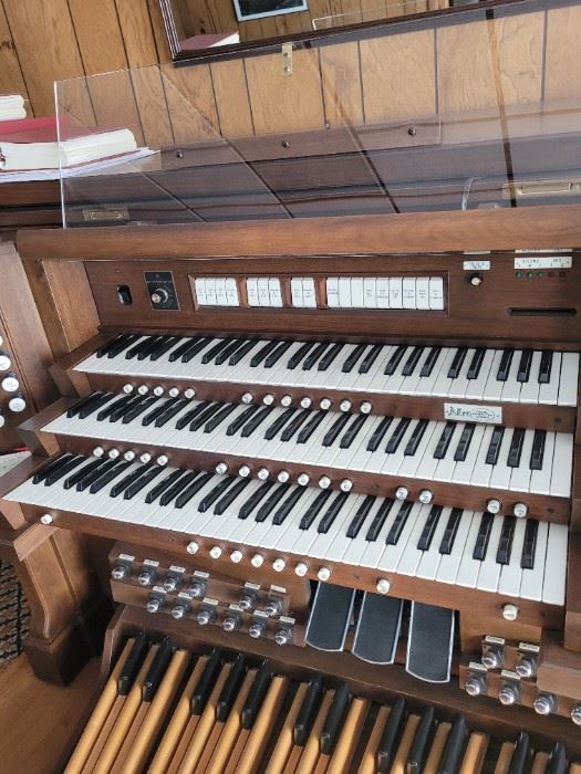 ALLEN CHURCH ORGAN WITH6 SPEAKERS 