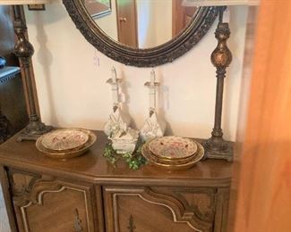 Small console; oval mirror; matching lamps