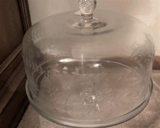 Covered cake plate
