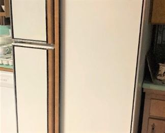 Frigidaire Frost - Proof Elite refrigerator