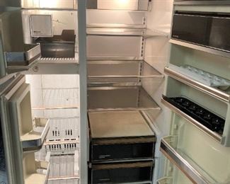 Frigidaire Frost - Proof Elite refrigerator