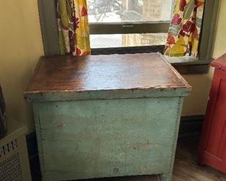 This awesome wooden Farmhouse Primitive Blanket Chest is packed with FLAX clothing.