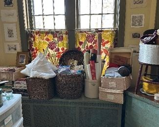 Feather down pillows, hat boxes, storage boxes.