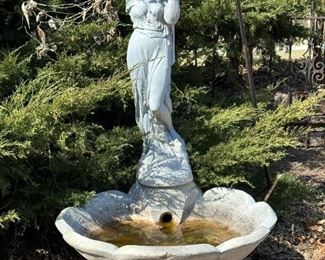 Large Concrete Fountain Water Display