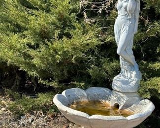 Large Concrete Fountain Water Display