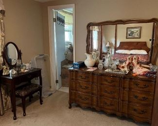 Bassett Industries Inc french provincial dresser and mirror. Bombay dressing table with mirror and bench