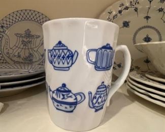 Vintage Teapot Blue and White Coffee Cups
