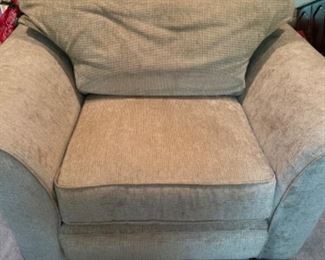 Cream Arm Chair Like New