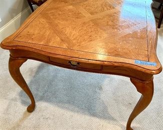 47.5 Sq x 28.5h Hekman Furniture vintage Spoonfoot game table with drawer $225