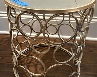 15” Round x 26.5”h Mirrored Top, metal frame Accent Table $25
