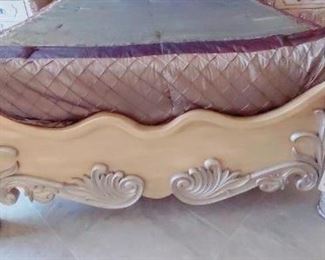 BEAUTIFULLY DETAILED FOOTBOARD