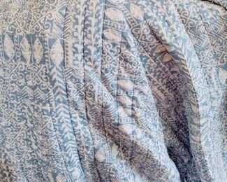 SIGRID OLSEN QUILTED BLUE WHITE COMFORTER & 2 SHAMS - KING