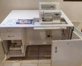Pfaff with sewing table