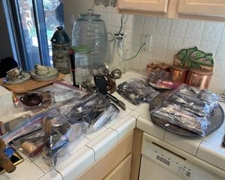 Kitchen flatware sets and cutlery