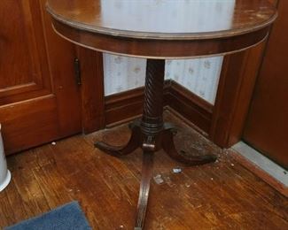 Round Entry Table