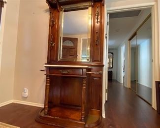 Pulaski Furniture Brass and Cherry Hall Mirrored Foyer/Hall Tree with Umbrella Holders, Marble Top 