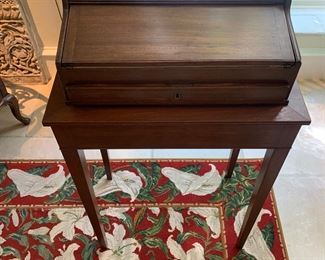 Portable writing desk