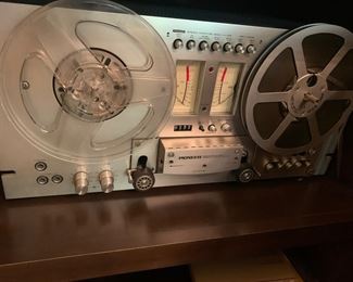 Reel to reel w/ many reels