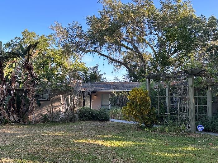 Oyster Bay Home in Sarasota, FL starts on 4/14/2023