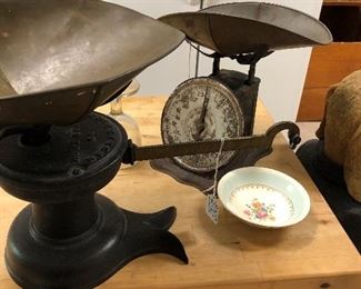 Antique scales
Howe split tail,  Bay State, Pelouze Scale, veg baby scale 