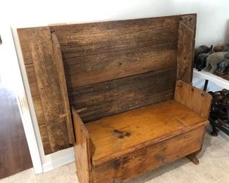 Primitive table/bench 