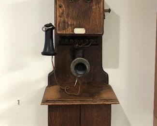 Hand crank telephone