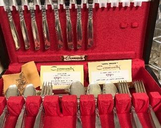 Community White Orchid 50 pieces