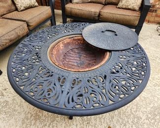 Outdoor fire pit
