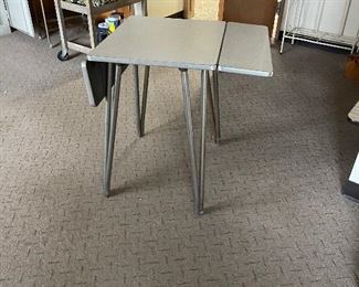 Retro dining table