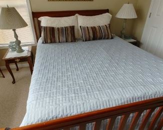 Queen size sleigh bed
