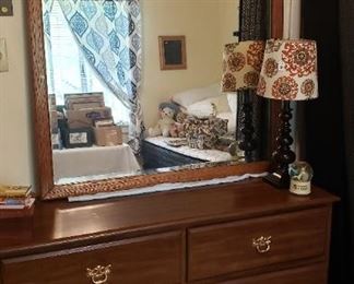 Pennsylvania Dutch mirror 1940-1950,
Dresser